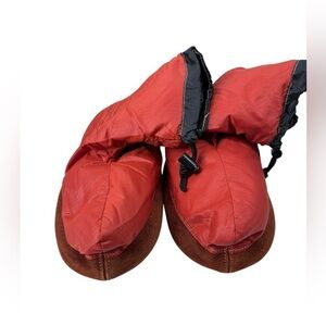 Puffer slippers.  Sunrise mountaineering.  Size medium.  Womens 9-11.  Mens 8-10